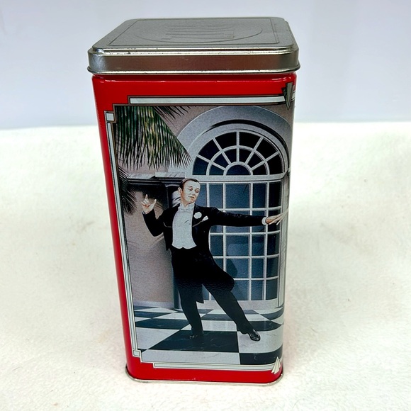 Retro Christie’s Ritz Biscuits special edition 450 g  “1935 -1990” tin - Picture 6 of 12